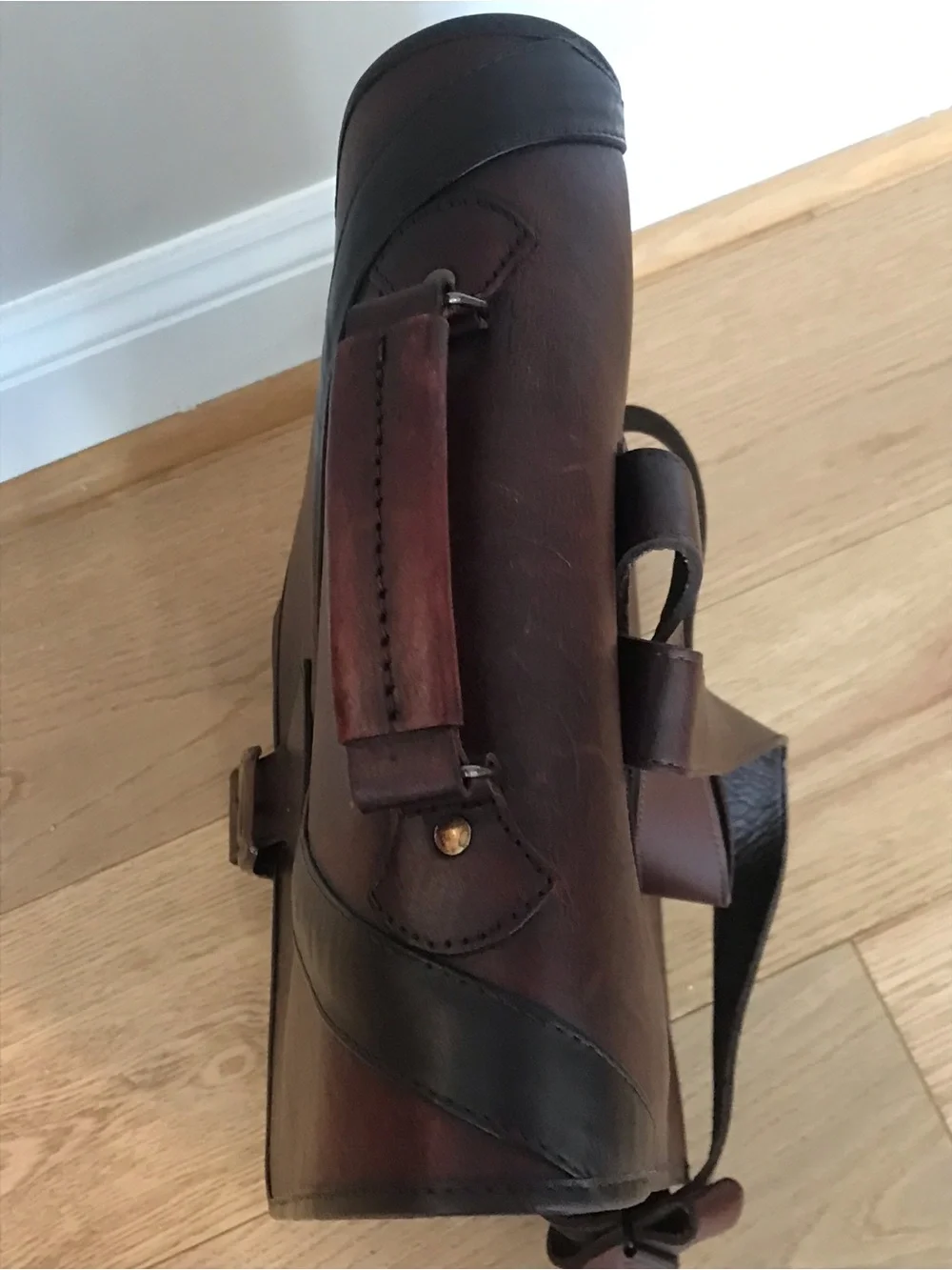 Stefano classic old-school leather backpack (medium)